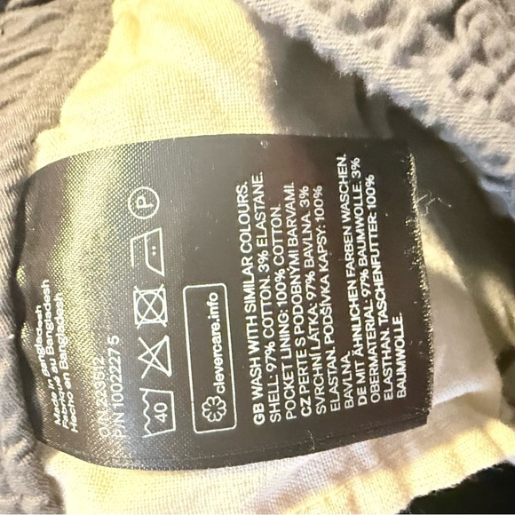 H&M Gray Cargo Pants with Relaxed Fit - Picture 6 of 7